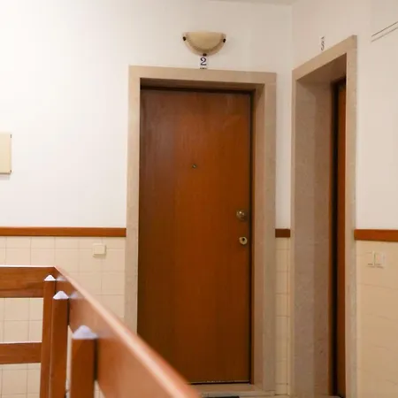 Rua Professora Virgilia Bloco A Porta N 2 1 Esq * ナザレ