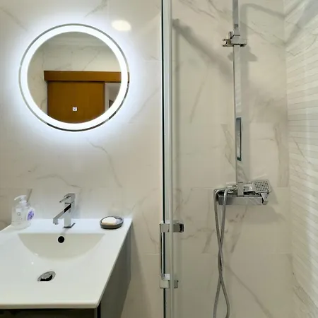 Rua Professora Virgilia Bloco A Porta N 2 1 Esq Nazaré