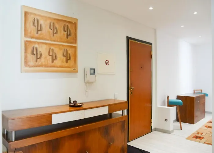 Rua Professora Virgilia Bloco A Porta N 2 1 Esq Appartement *