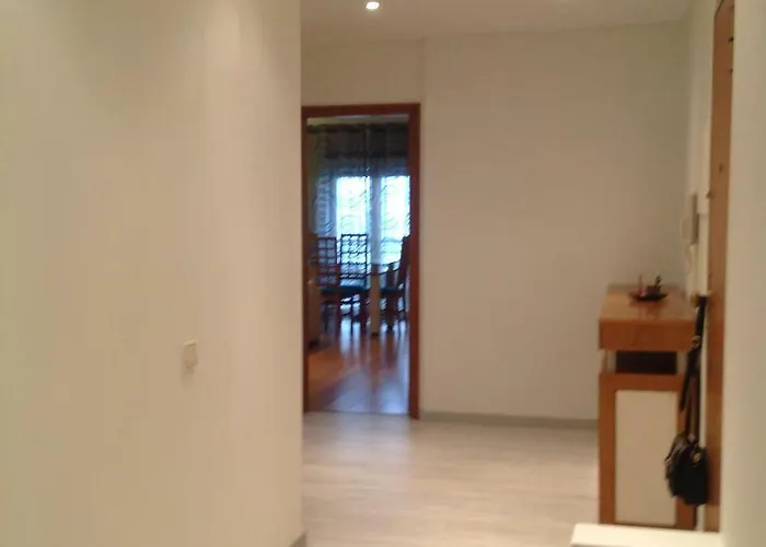 Rua Professora Virgilia Bloco A Porta N 2 1 Esq * Nazaré